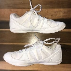 Chasse White Cheer Tennis Shoes Size 5